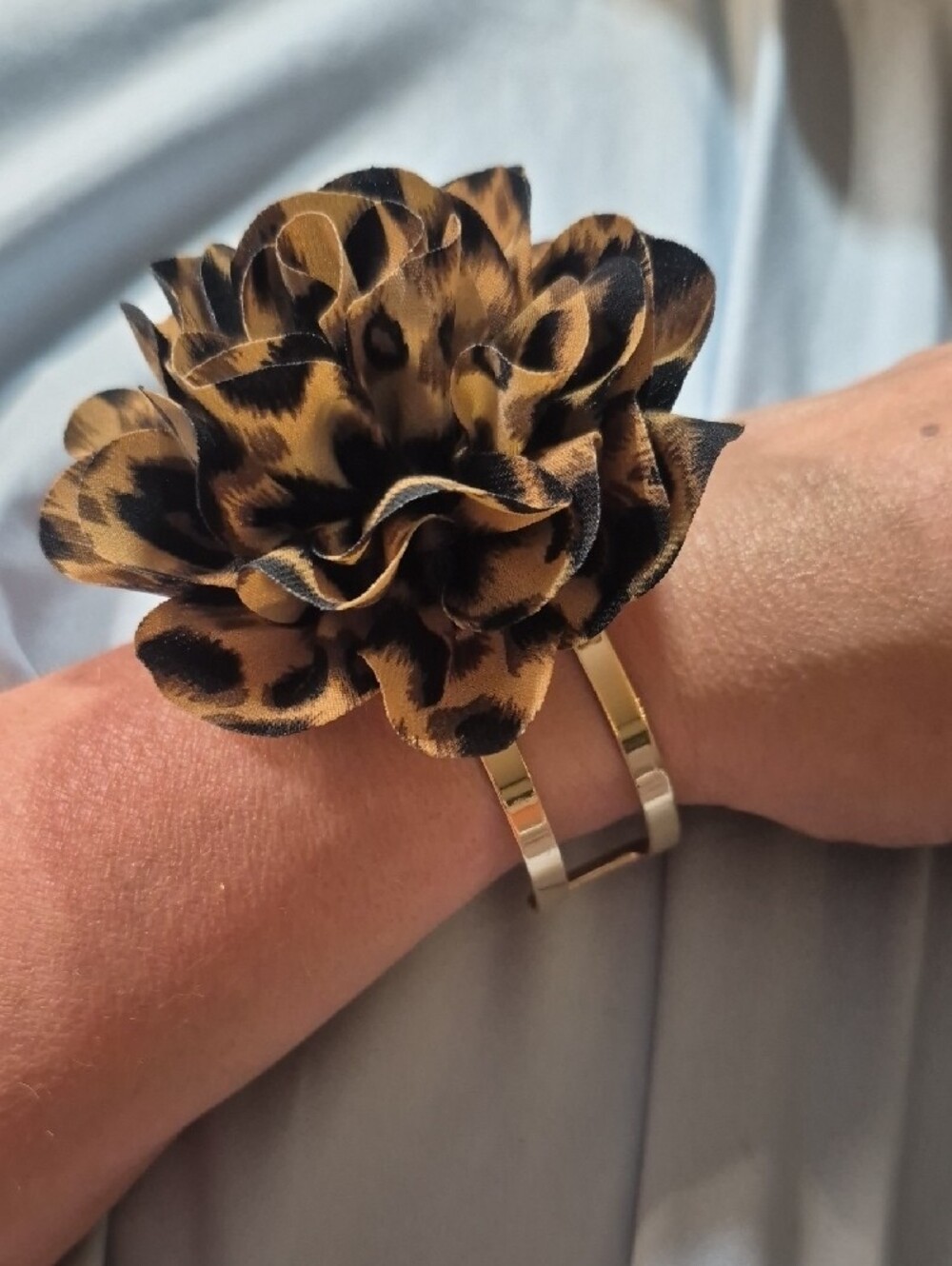 Leopard Print Flower Wrist Cuff Bracelet - Picture 4 of 6